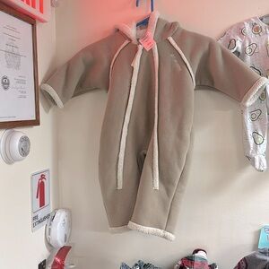 Columbia snowsuit size 12Months gender neutral